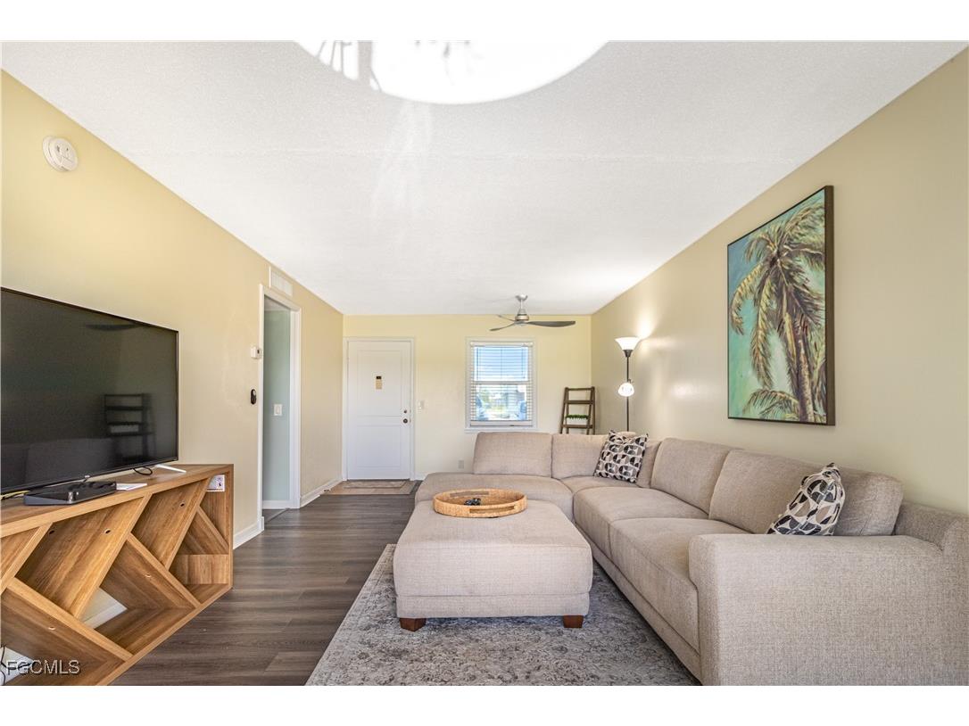1724 Pine Valley Drive #106 Fort Myers FL 33907 2025011819 image4