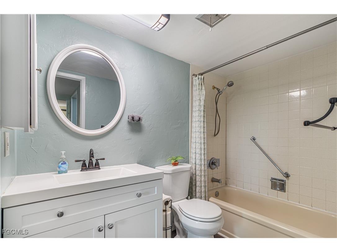 1724 Pine Valley Drive #106 Fort Myers FL 33907 2025011819 image7