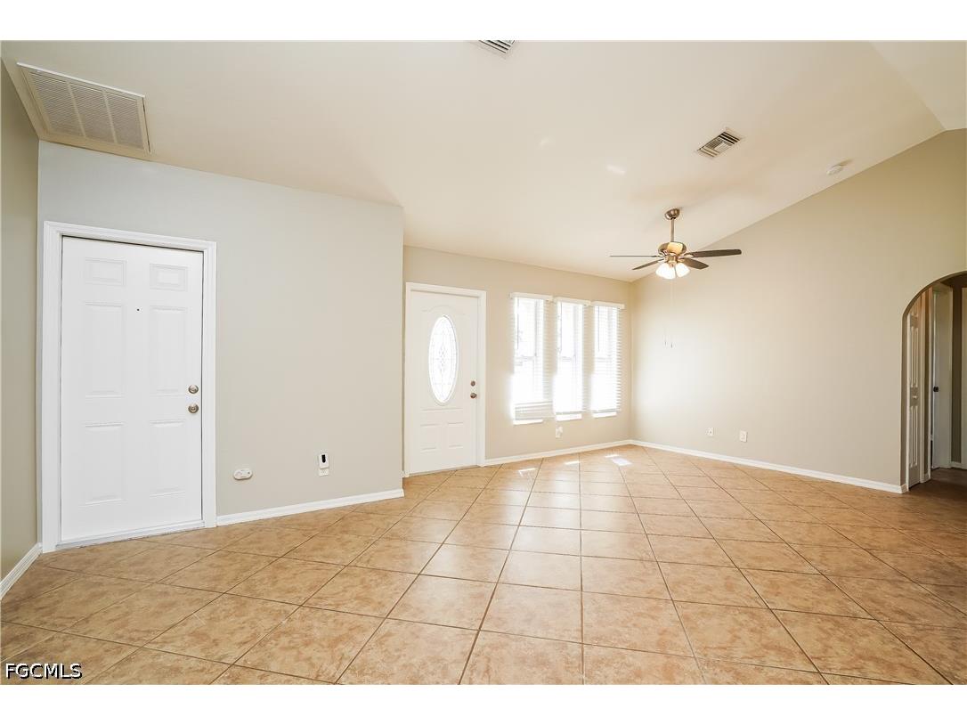 1724 SW 2nd Place Cape Coral FL 33991 2026021201 image2