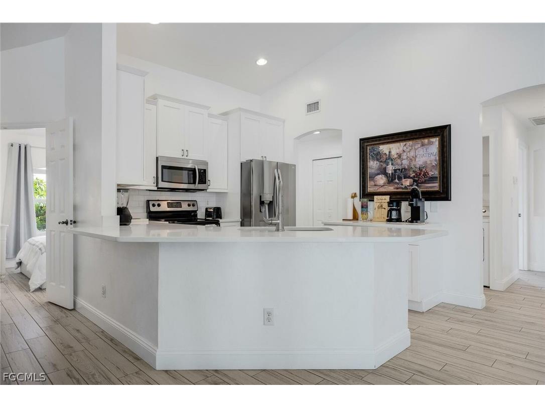 1724 SW 31 Lane Cape Coral FL 33914 2026011133 image5