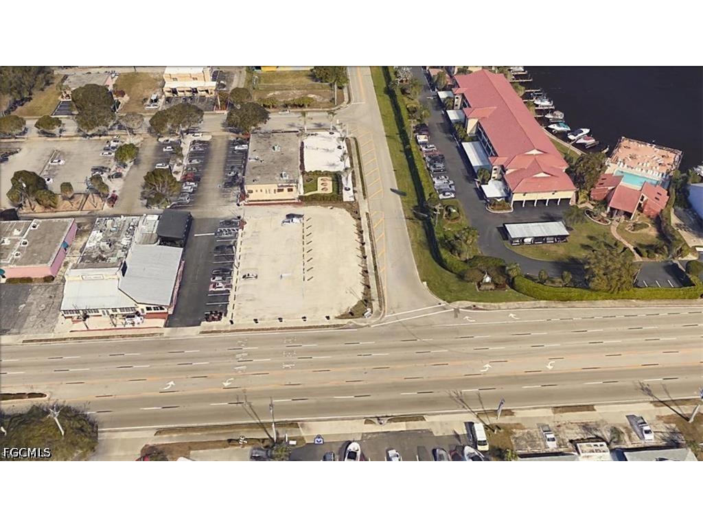 1725 1727 1729 Cape Coral Parkway E Cape Coral FL 33904 2026016351 image1