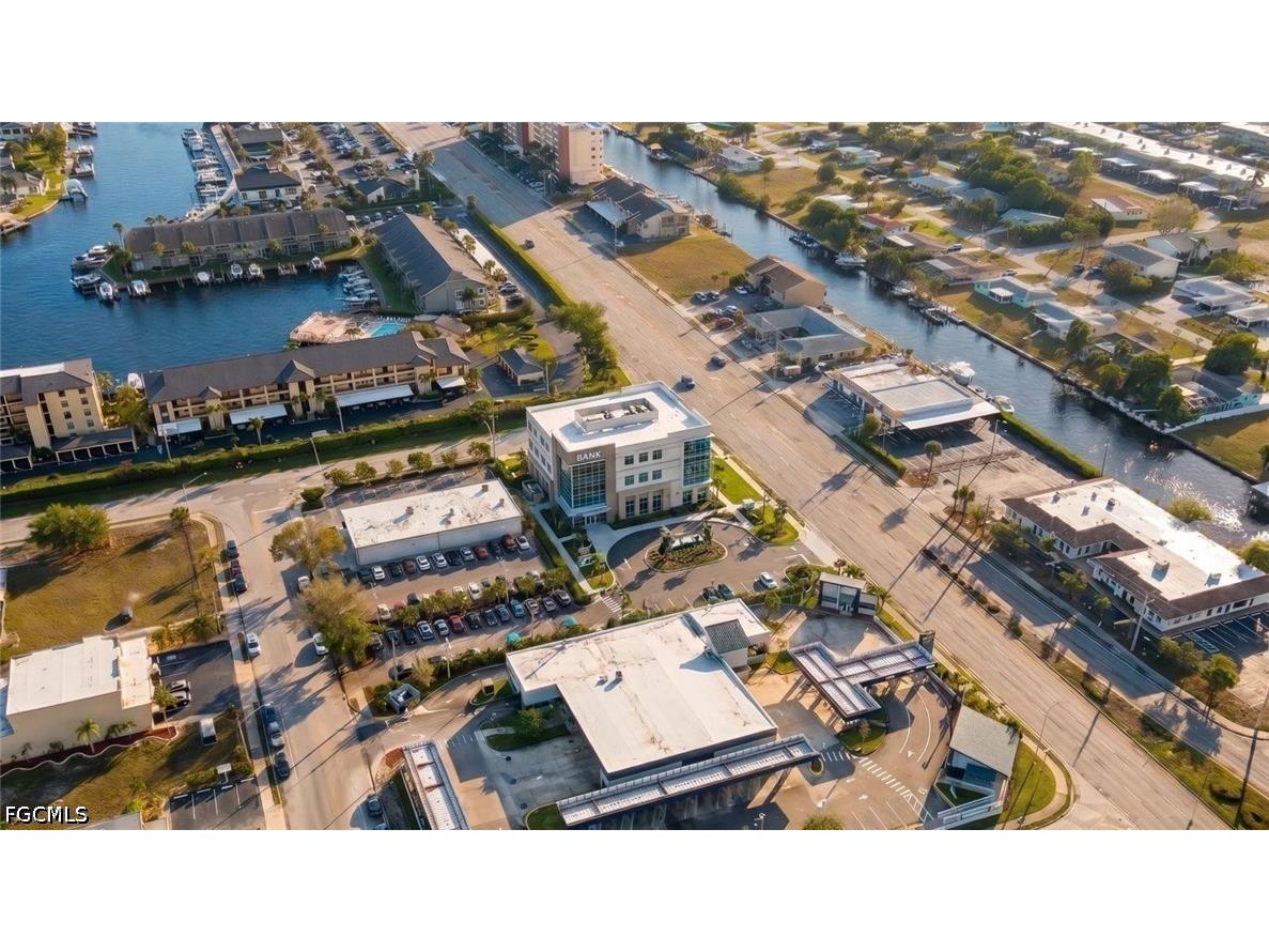 1725 1727 1729 Cape Coral Parkway E Cape Coral FL 33904 2026016351 image4