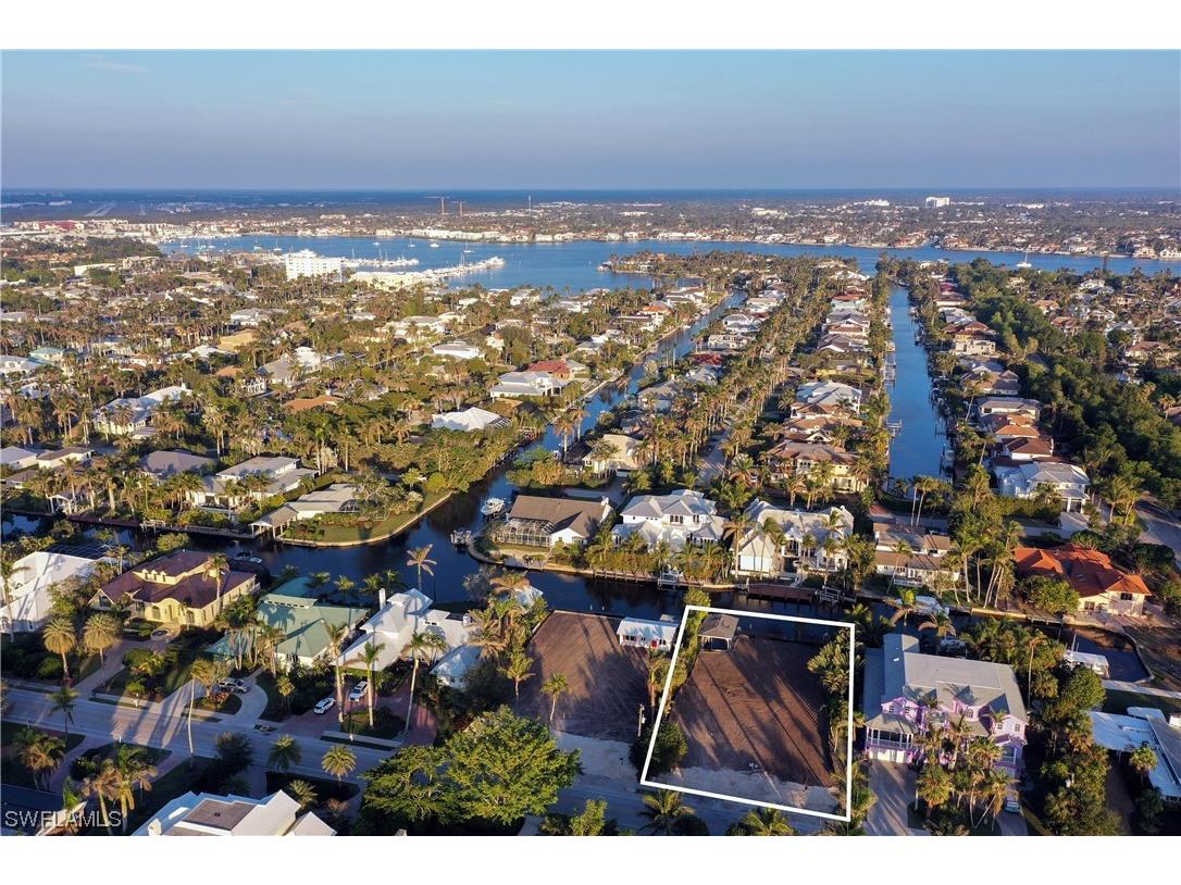 1725 3rd Street S Naples FL 34102 224002801 image1