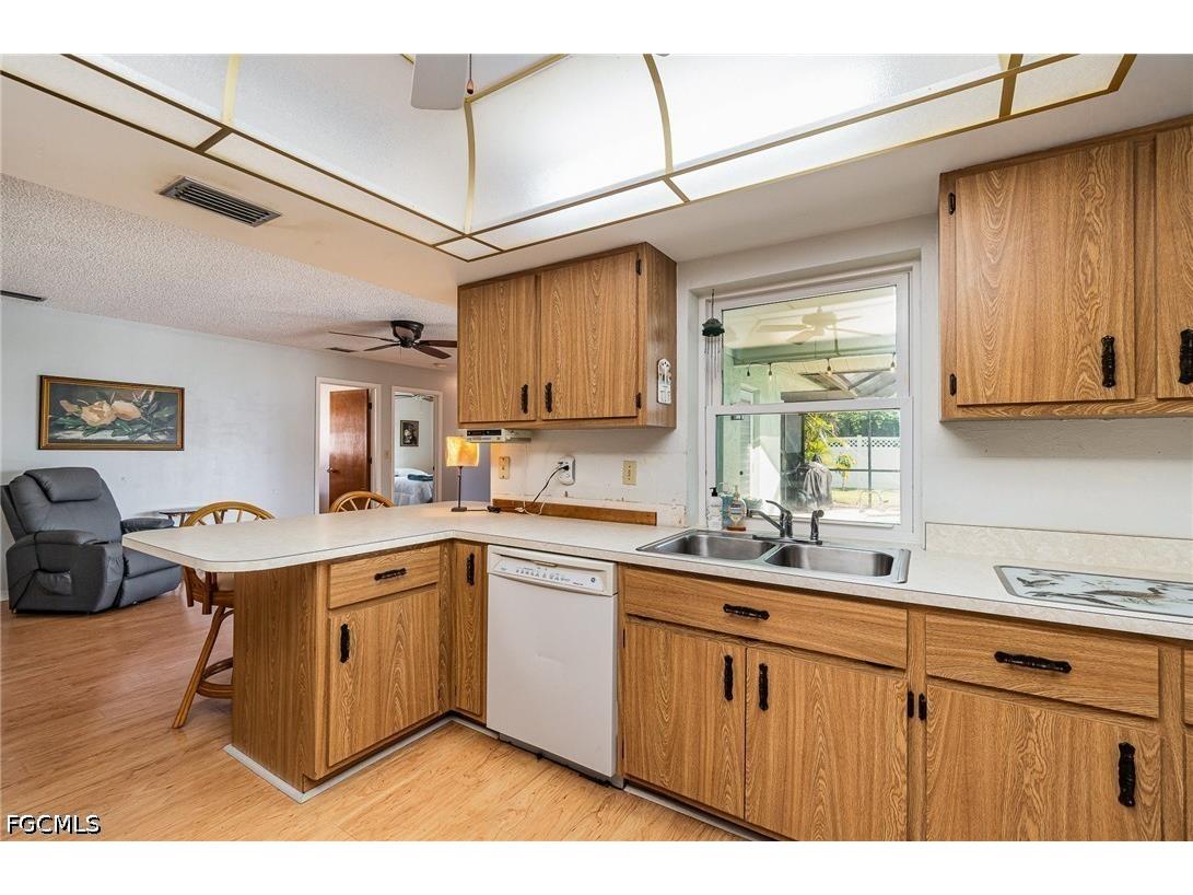 1725 SE 11th Terrace Cape Coral FL 33990 2026030937 image8