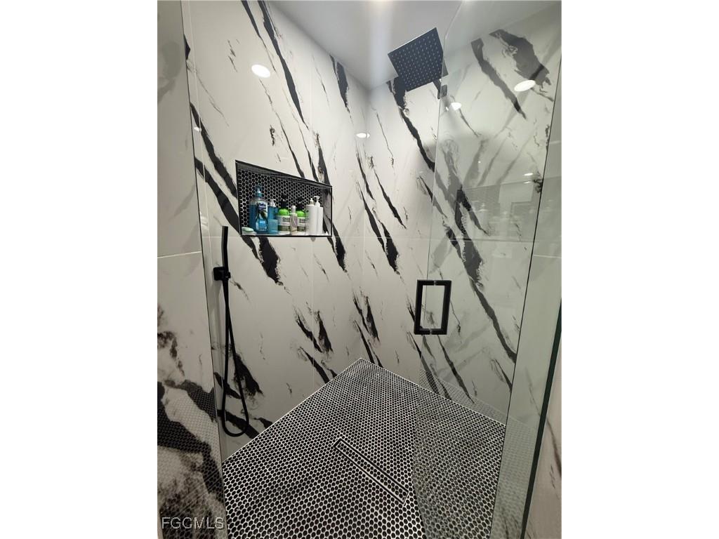 1726 Country Club Boulevard Cape Coral FL 33990 2025001502 image10