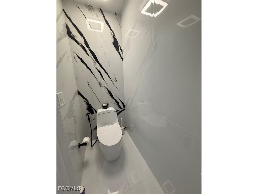 1726 Country Club Boulevard Cape Coral FL 33990 2025001502 image11