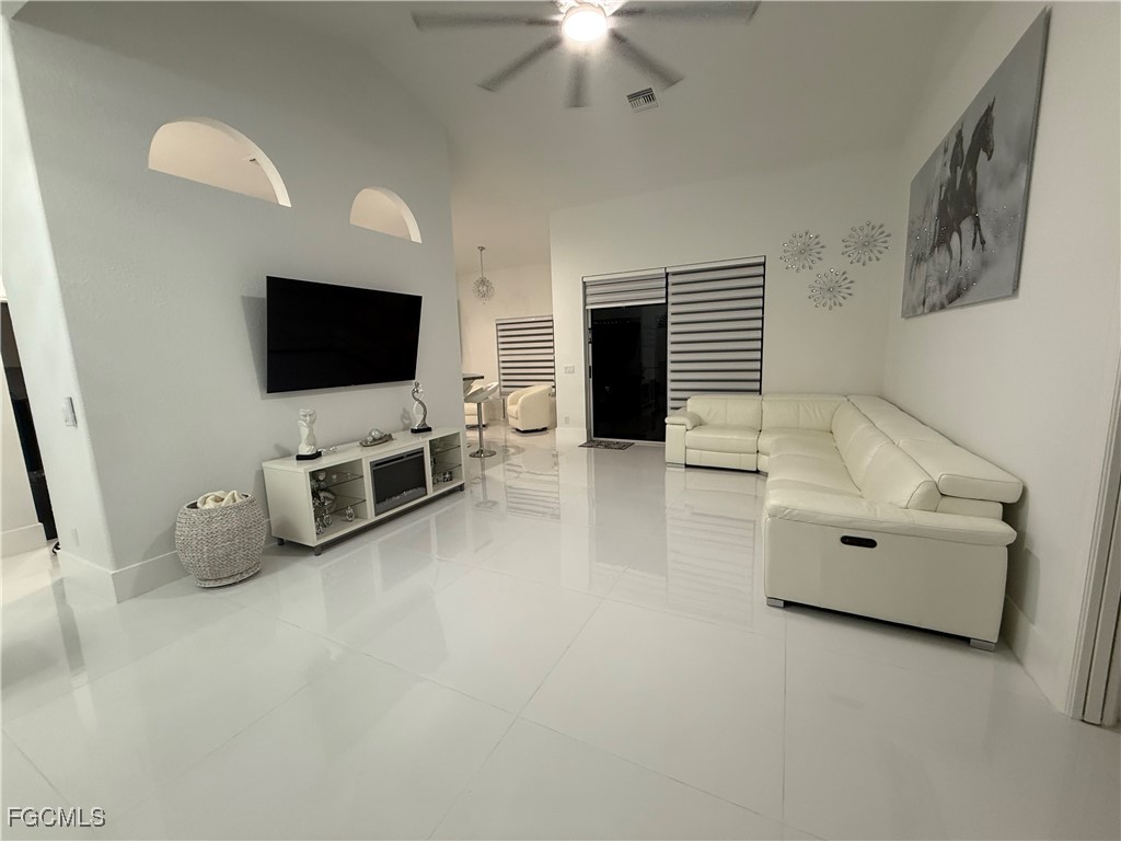 1726 Country Club Boulevard Cape Coral FL 33990 2025001502 image2