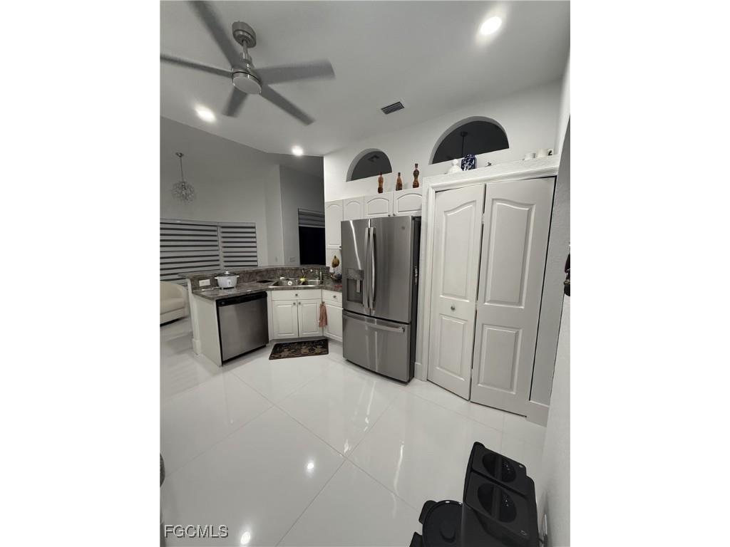 1726 Country Club Boulevard Cape Coral FL 33990 2025001502 image7