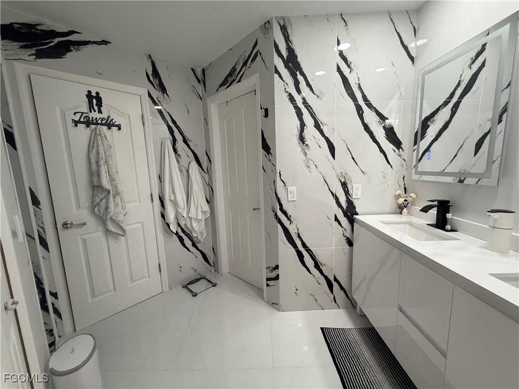 1726 Country Club Boulevard Cape Coral FL 33990 2025001502 image8