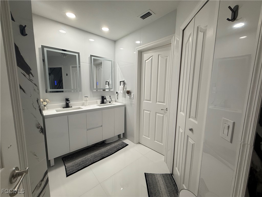 1726 Country Club Boulevard Cape Coral FL 33990 2025001502 image9