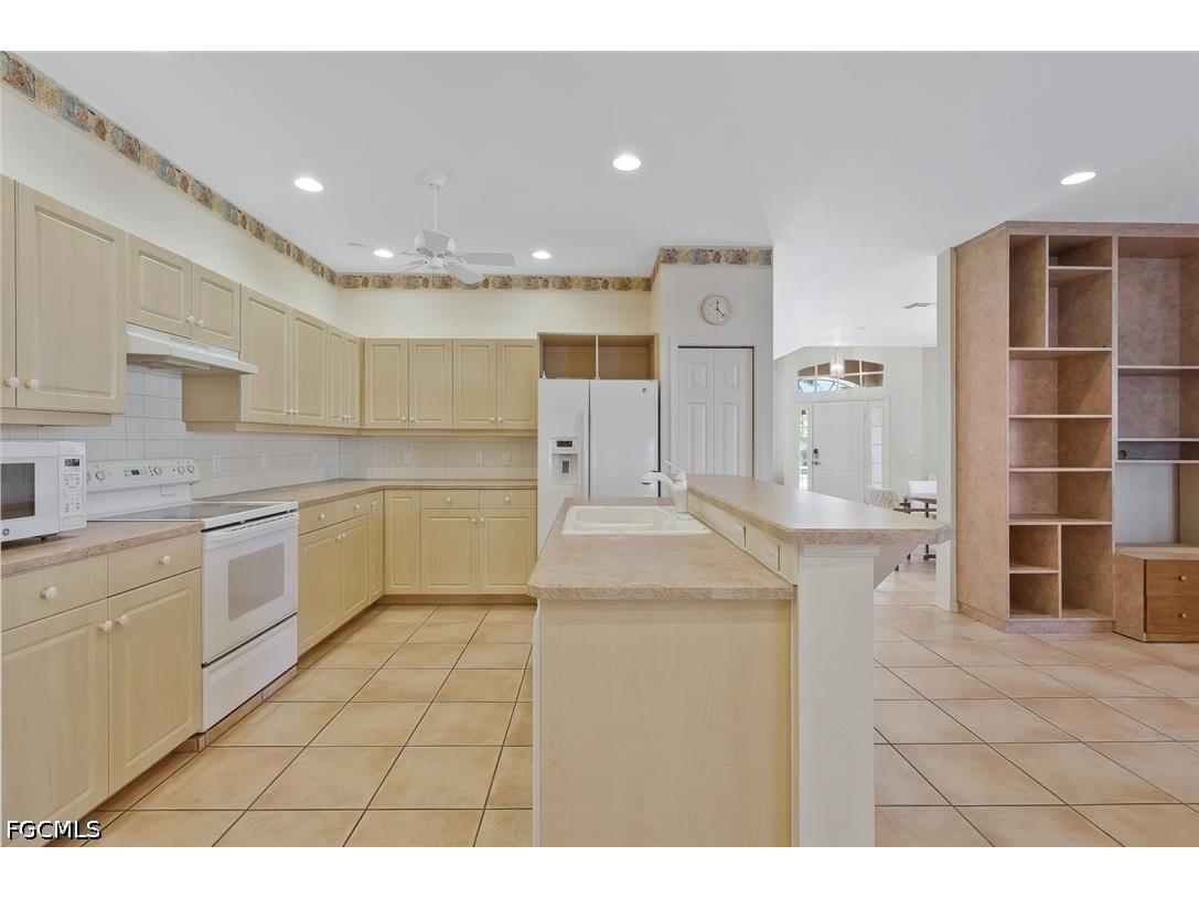 1726 Emerald Cove Circle Cape Coral FL 33991 2026016462 image10