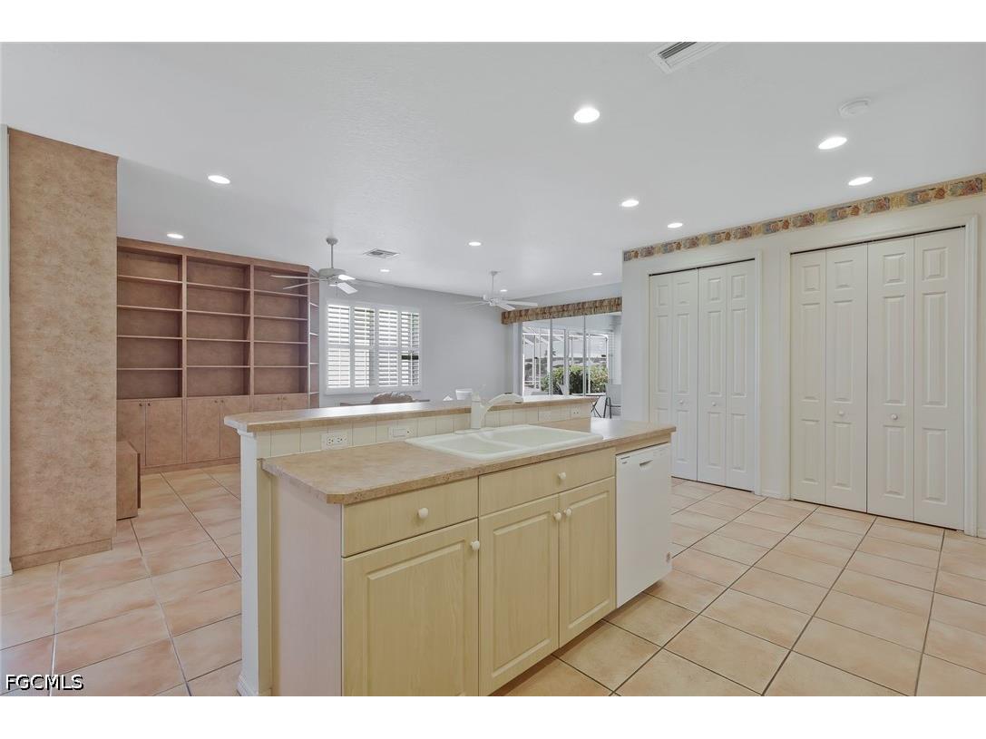 1726 Emerald Cove Circle Cape Coral FL 33991 2026016462 image11