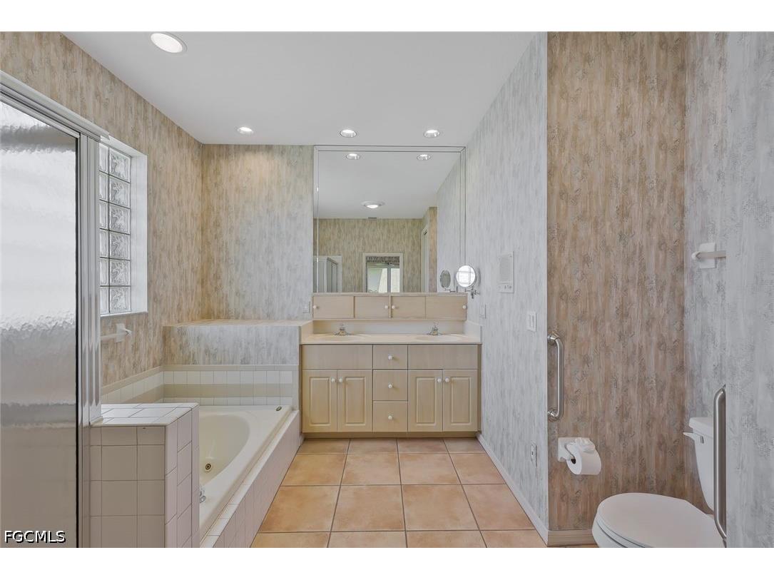 1726 Emerald Cove Circle Cape Coral FL 33991 2026016462 image16