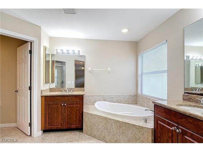 1726 Trafalgar Parkway Cape Coral FL 33991 2025024033 image20