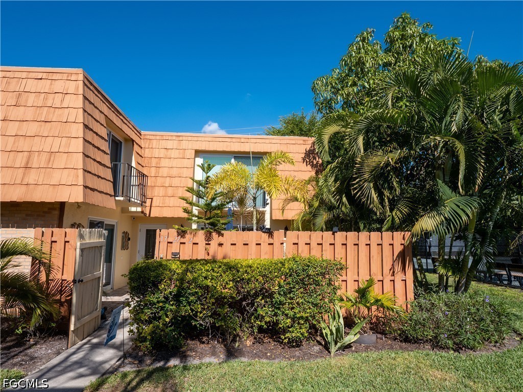 1727 Park Meadows Drive #2 Fort Myers FL 33907 2026022815 image3