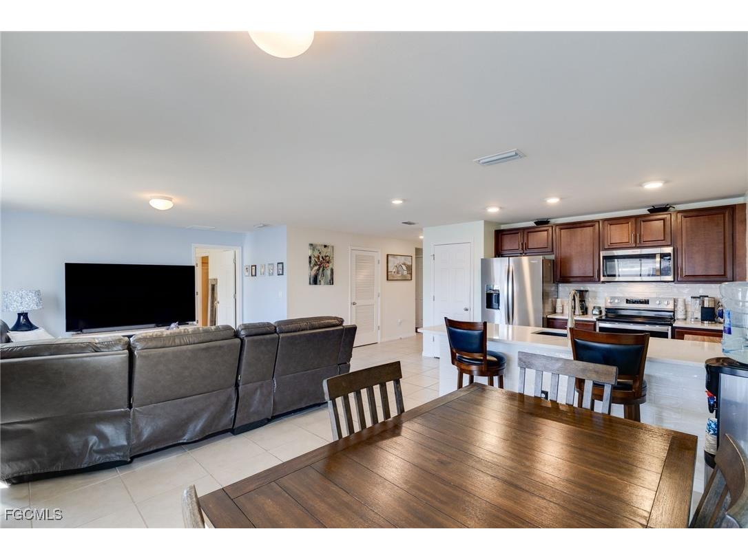 1728 S Gator Circle Cape Coral FL 33909 2025020832 image4