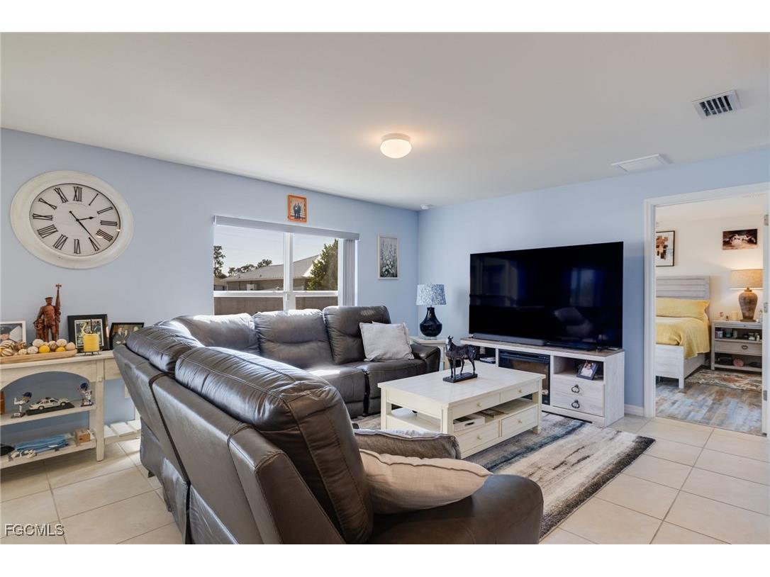 1728 S Gator Circle Cape Coral FL 33909 2025020832 image5