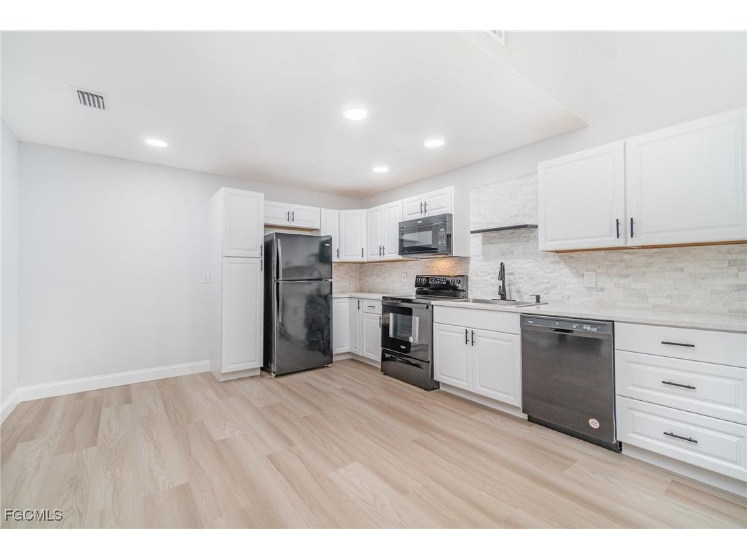 17287 Timber Oak Lane Fort Myers FL 33908 2025011339 image10