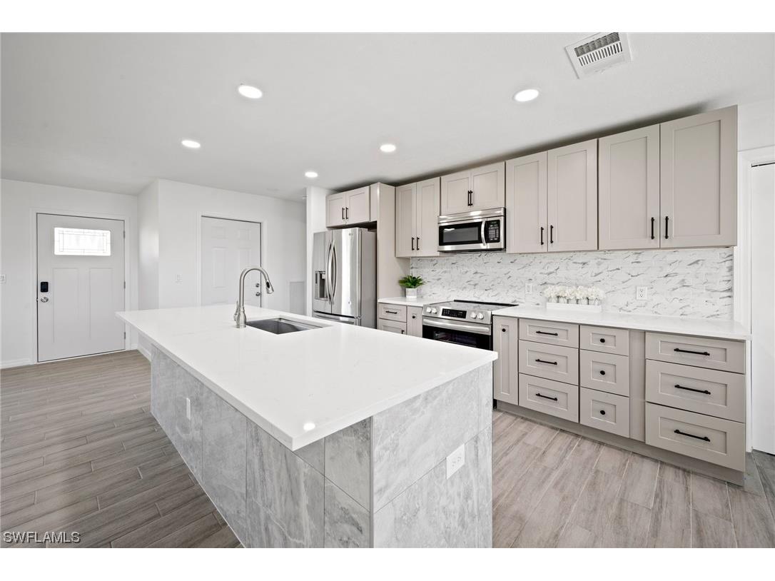 17299 Phlox Drive Fort Myers FL 33967 223083434 image1