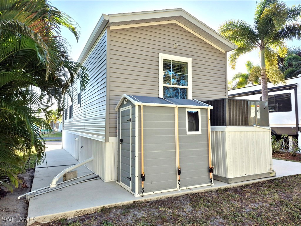 173 Redwood Lane #8 Naples FL 34114 225084958 image5