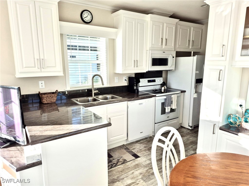 173 Redwood Lane #8 Naples FL 34114 225084958 image9