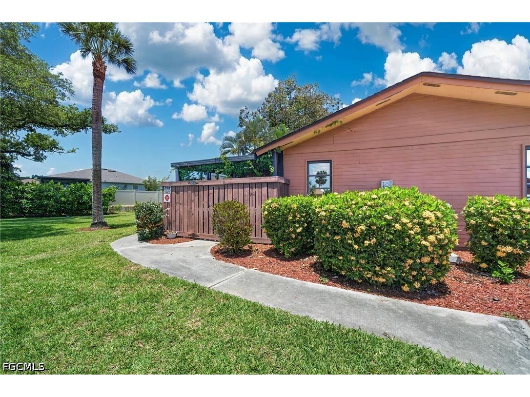 17318 Timber Oak Lane Fort Myers FL 33908 2026020756 image1