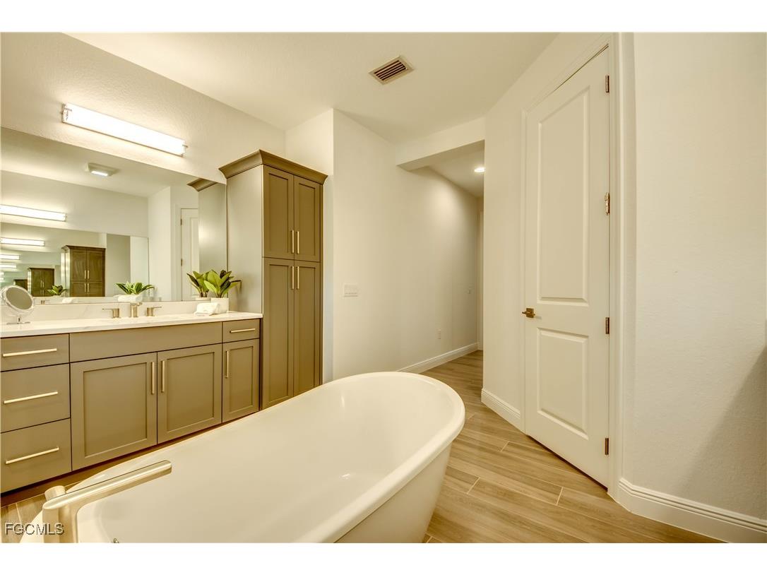 1732 SE 40th Terrace Cape Coral FL 33904 2026001245 image23