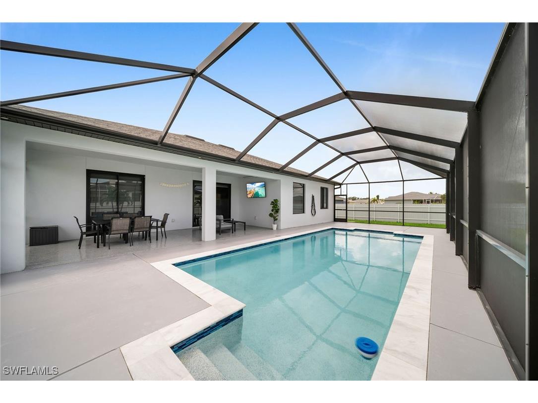 1733 NE 10th Lane Cape Coral FL 33909 224065454 image1