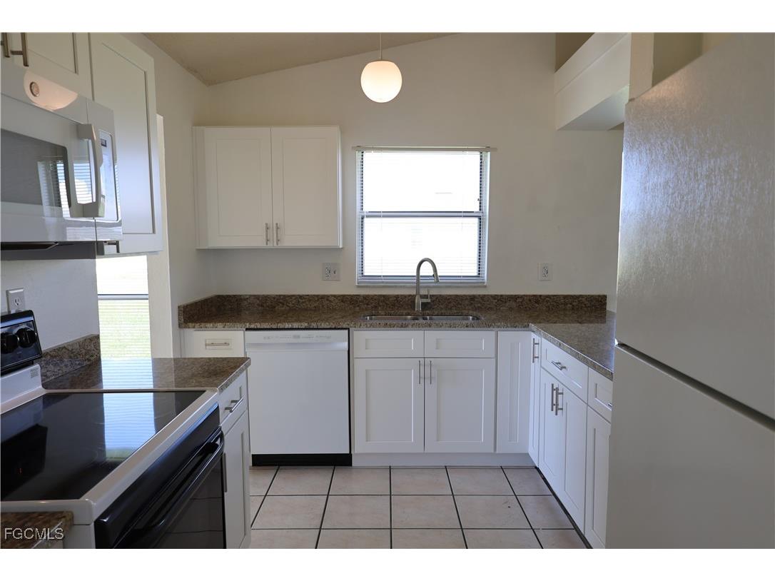 1733 NE 7th Place Cape Coral FL 33909 2025012132 image12