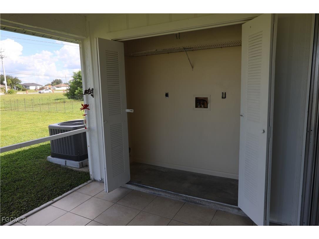 1733 NE 7th Place Cape Coral FL 33909 2025012132 image27