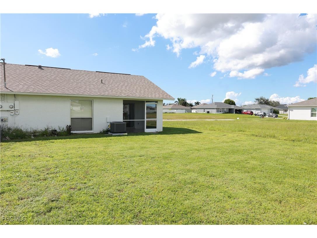 1733 NE 7th Place Cape Coral FL 33909 2025012132 image5