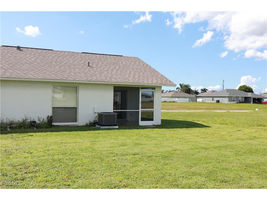 1733 NE 7th Place Cape Coral FL 33909 2025012132 image6