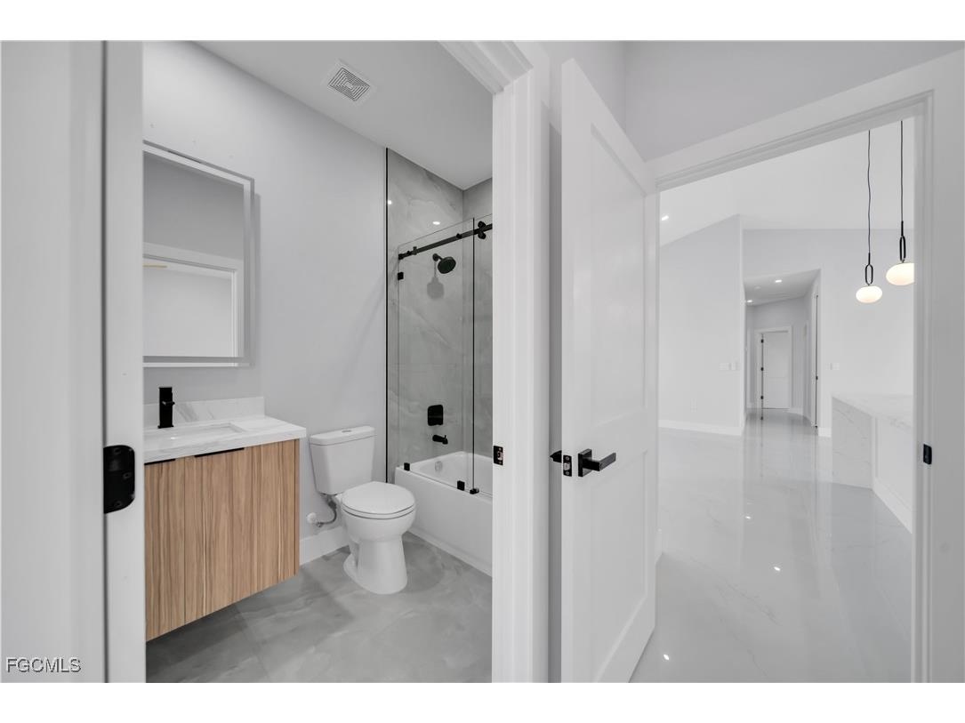 1739 NW 19th Street Cape Coral FL 33993 2025006000 image23