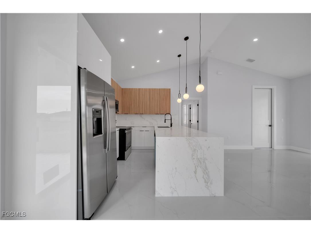 1739 NW 19th Street Cape Coral FL 33993 2025006000 image4