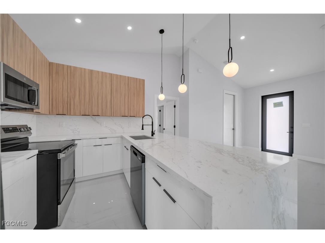 1739 NW 19th Street Cape Coral FL 33993 2025006000 image5