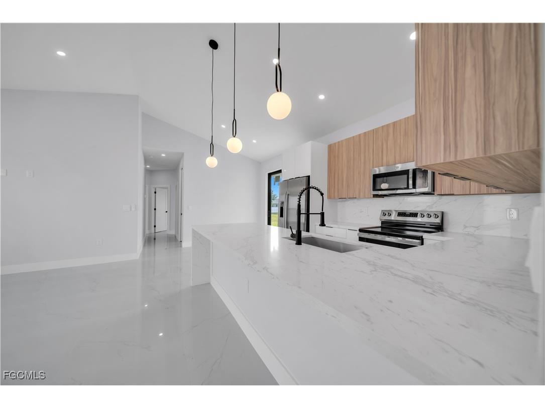 1739 NW 19th Street Cape Coral FL 33993 2025006000 image7