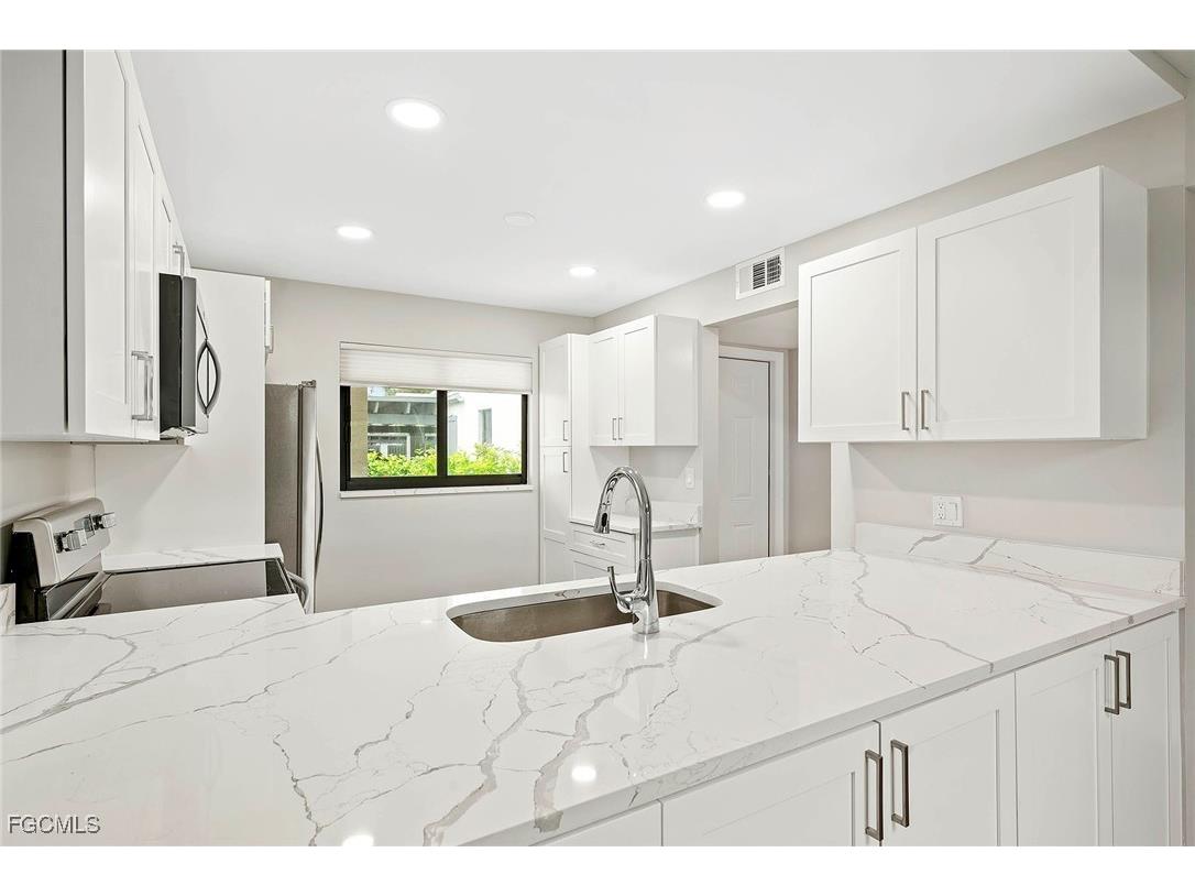 17452 Overhill Drive #B Fort Myers FL 33908 2025009776 image9