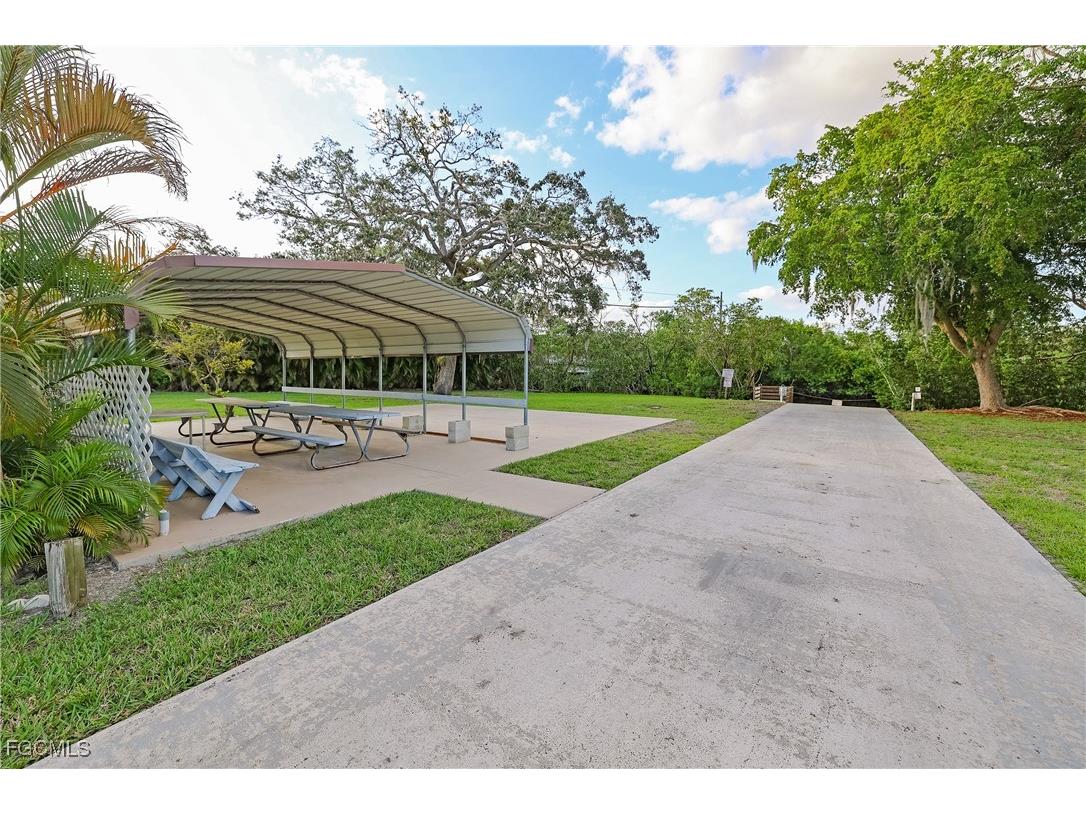 1747 Beverly Drive Naples FL 34114 2025013365 image26
