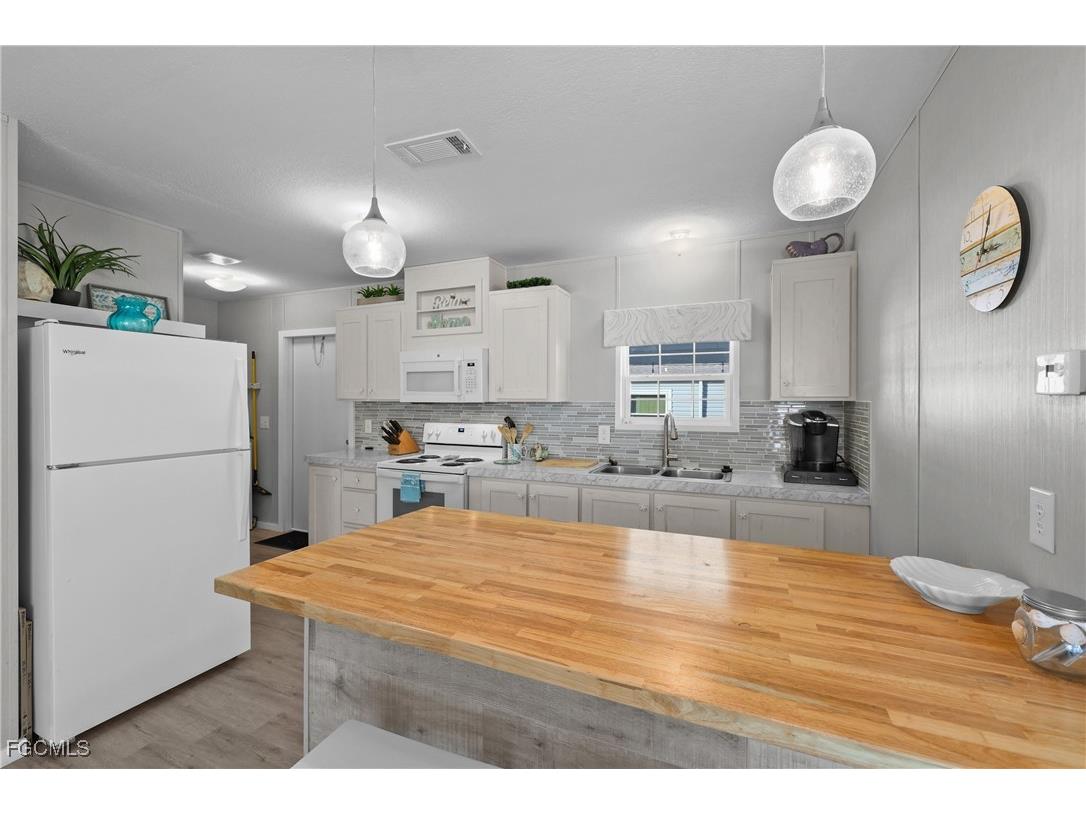 1747 Beverly Drive Naples FL 34114 2025013365 image5