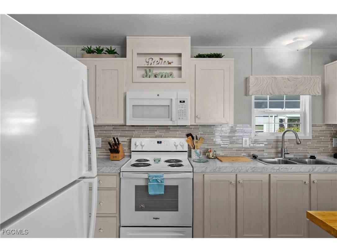 1747 Beverly Drive Naples FL 34114 2025013365 image6