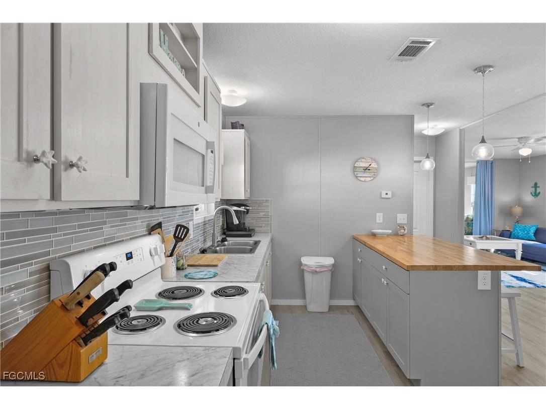 1747 Beverly Drive Naples FL 34114 2025013365 image7