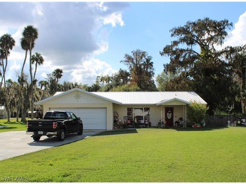 1747 Caloosa Estates Court Labelle FL 33935 223014785 image1