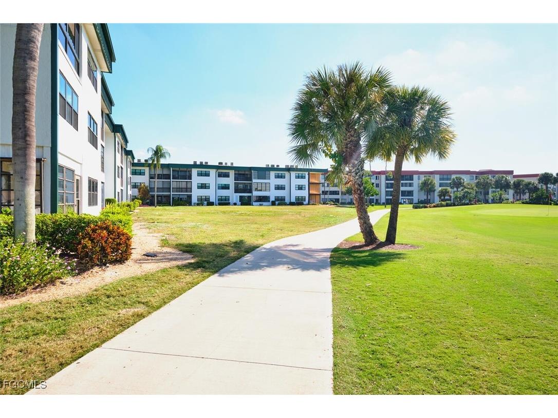 1747 Pebble Beach Drive #208 Fort Myers FL 33907 2025020354 image27