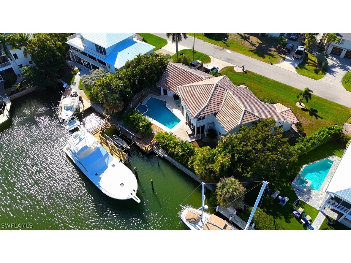 1748 Jewel Box Drive Sanibel FL 33957 226012580 image2
