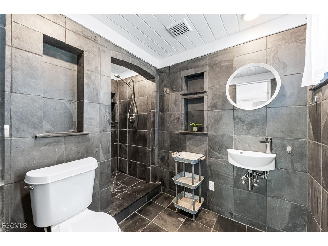 1749 Braman Avenue Fort Myers FL 33901 2025015615 image23