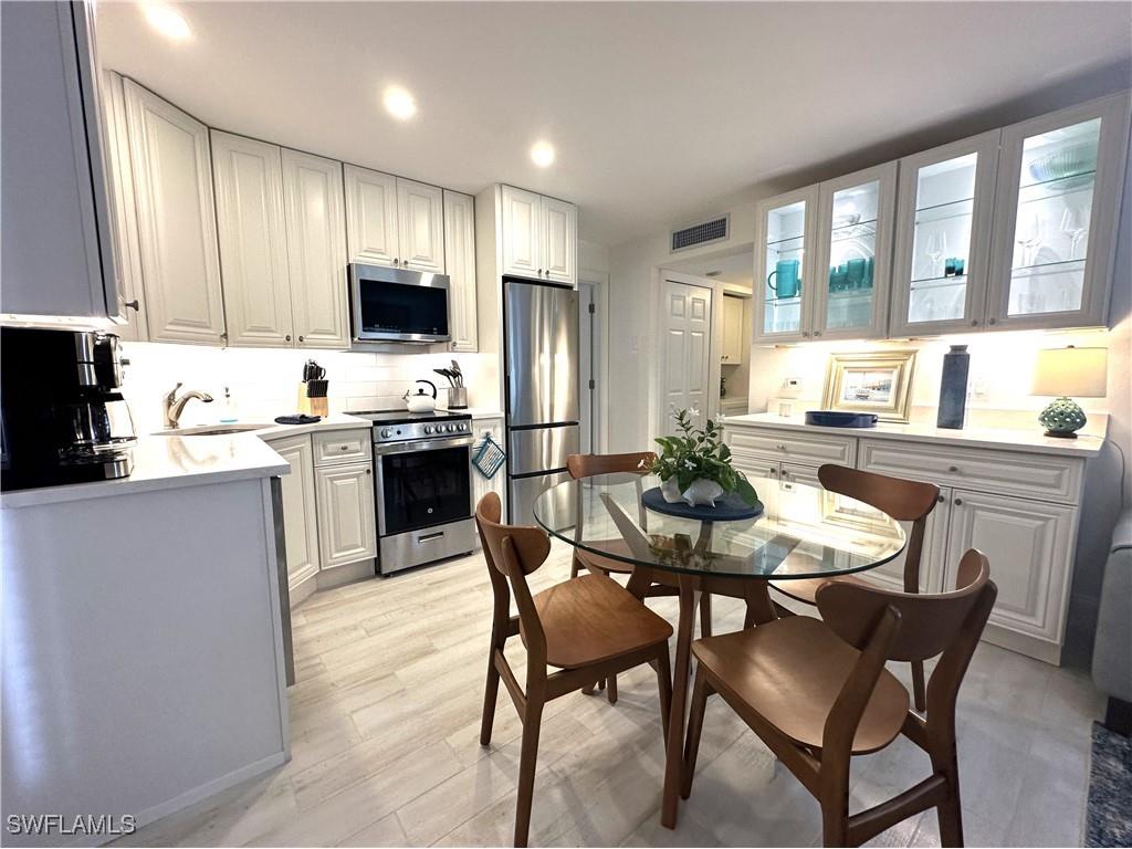 175 5th Avenue S #103 Naples FL 34102 225064722 image2