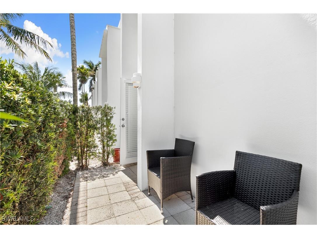 175 5th Avenue S #104 Naples FL 34102 225064721 image14