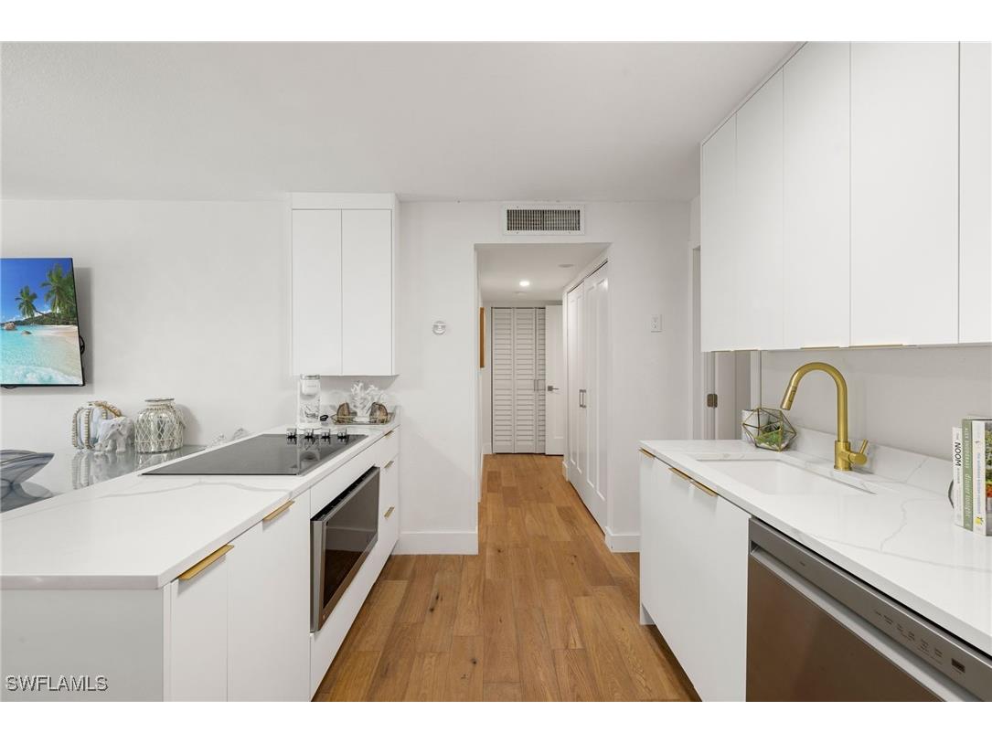 175 Fifth Avenue S #204 Naples FL 34102 225072811 image3