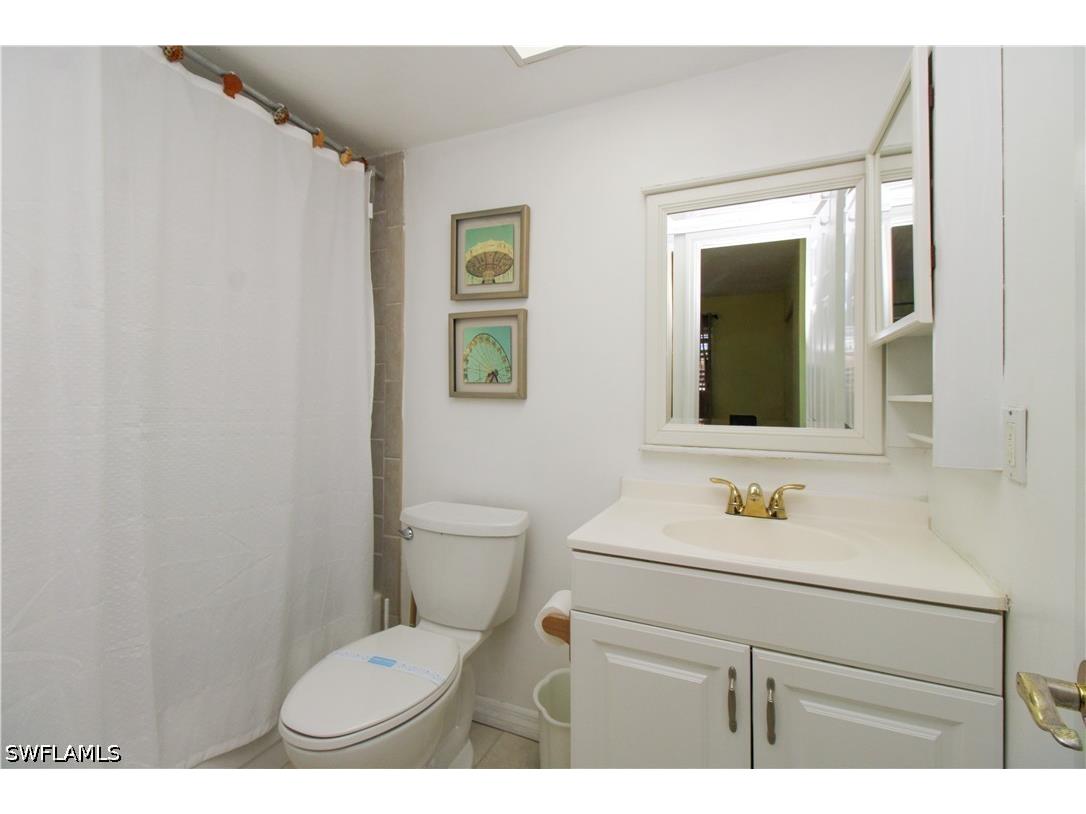 175 Turtle Lake Court #111 Naples FL 34105 226014382 image16