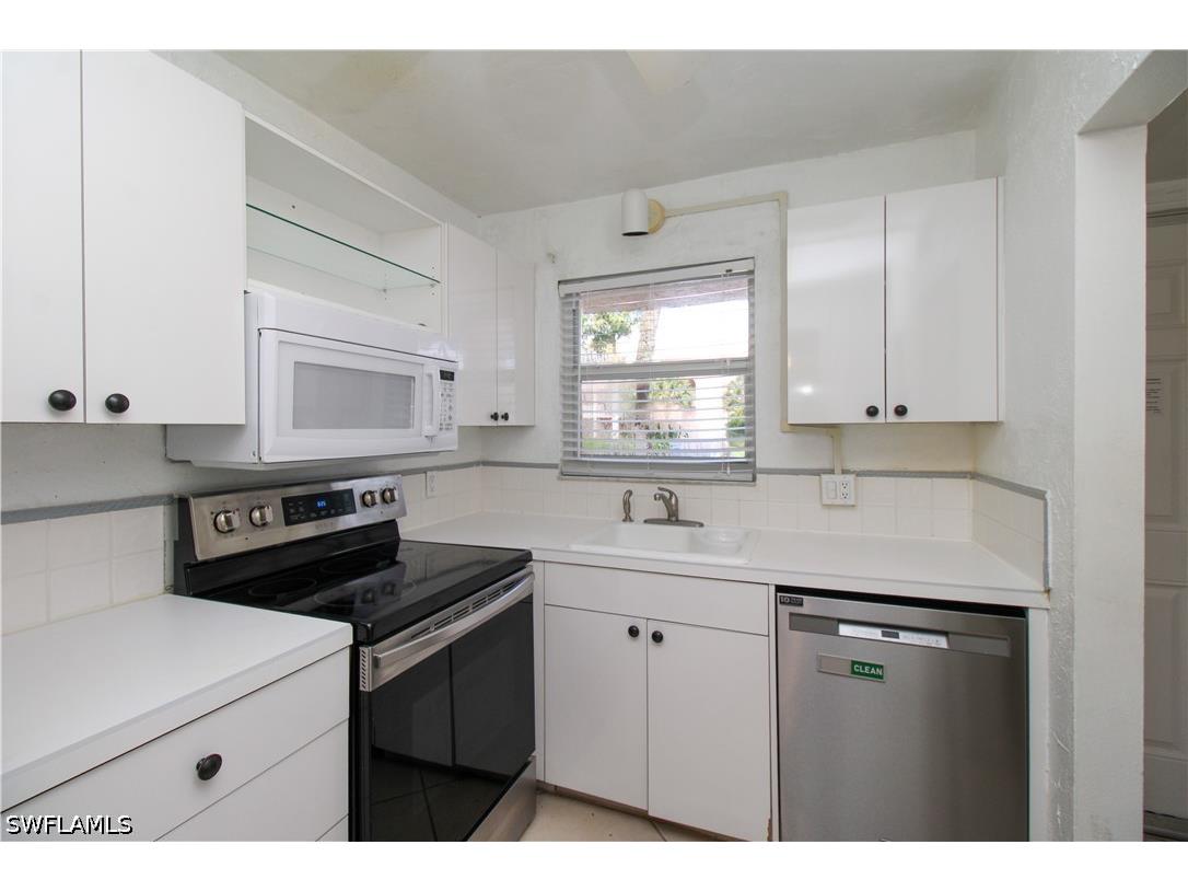 175 Turtle Lake Court #111 Naples FL 34105 226014382 image7